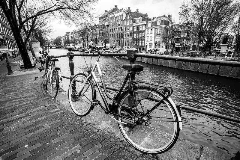 fiets bij het water
